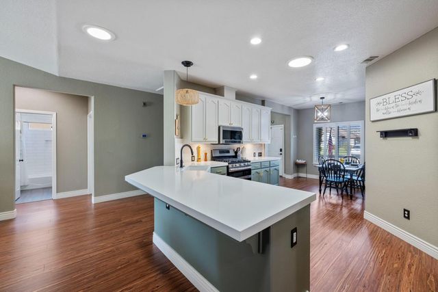 1924 Crystalwood Ln, Lodi, CA 95242