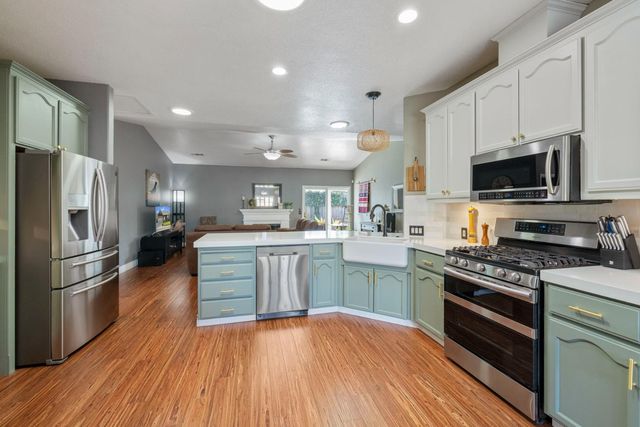 1924 Crystalwood Ln, Lodi, CA 95242