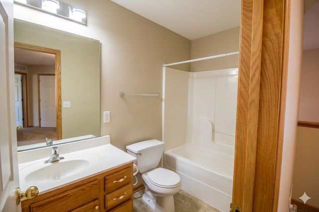 1591 Woodlynn Avenue 2, Maplewood, MN 55109