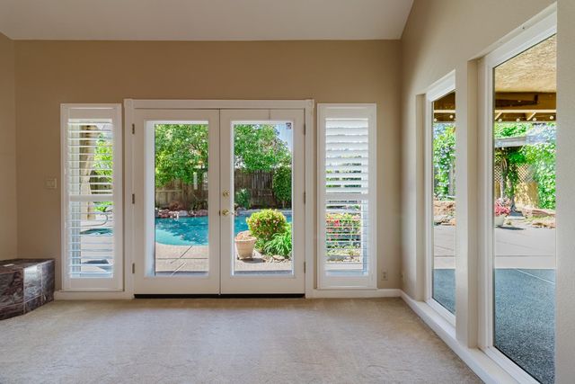 4919 Runway Dr, Fair Oaks, CA 95628