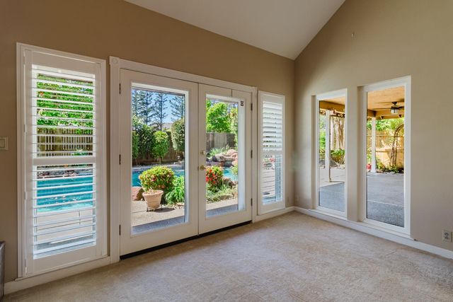 4919 Runway Dr, Fair Oaks, CA 95628