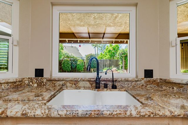 4919 Runway Dr, Fair Oaks, CA 95628