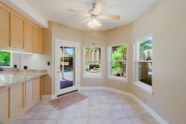 4919 Runway Dr, Fair Oaks, CA 95628