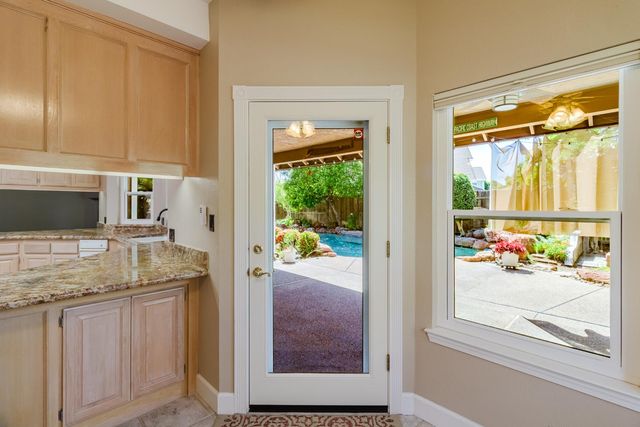 4919 Runway Dr, Fair Oaks, CA 95628