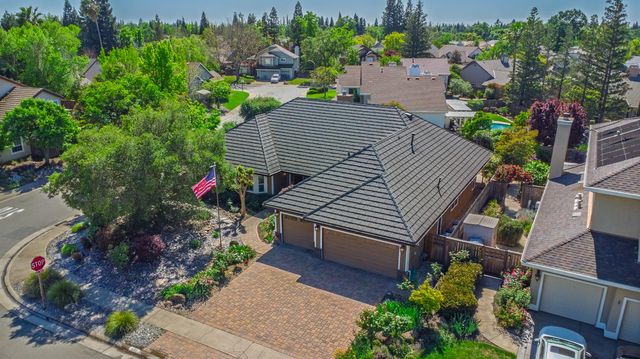 4919 Runway Dr, Fair Oaks, CA 95628