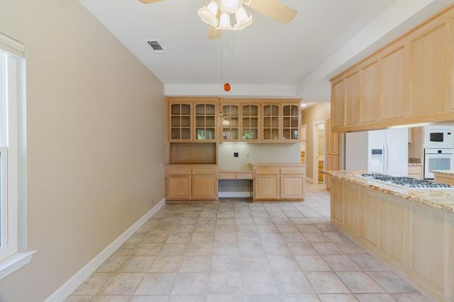 4919 Runway Dr, Fair Oaks, CA 95628