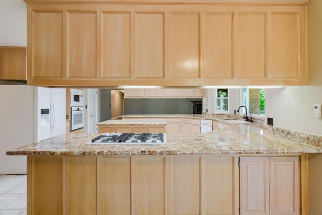 4919 Runway Dr, Fair Oaks, CA 95628