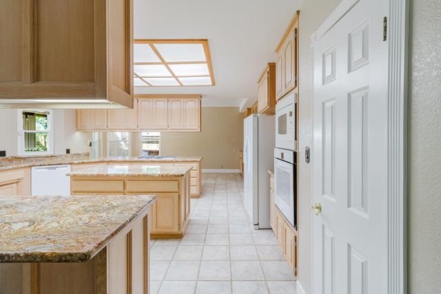 4919 Runway Dr, Fair Oaks, CA 95628