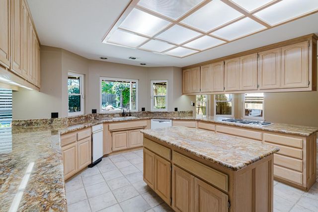 4919 Runway Dr, Fair Oaks, CA 95628