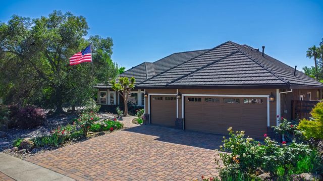 4919 Runway Dr, Fair Oaks, CA 95628
