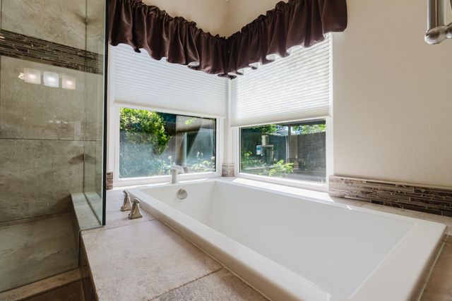 4919 Runway Dr, Fair Oaks, CA 95628