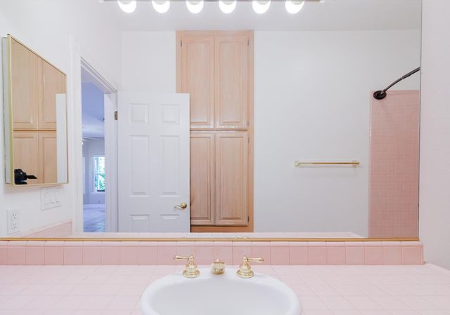 4919 Runway Dr, Fair Oaks, CA 95628