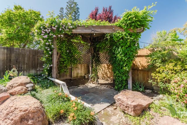 4919 Runway Dr, Fair Oaks, CA 95628