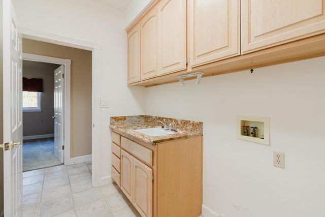 4919 Runway Dr, Fair Oaks, CA 95628