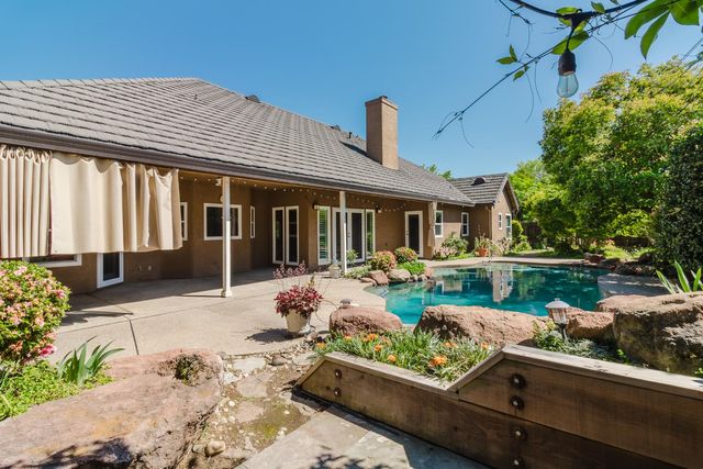 4919 Runway Dr, Fair Oaks, CA 95628