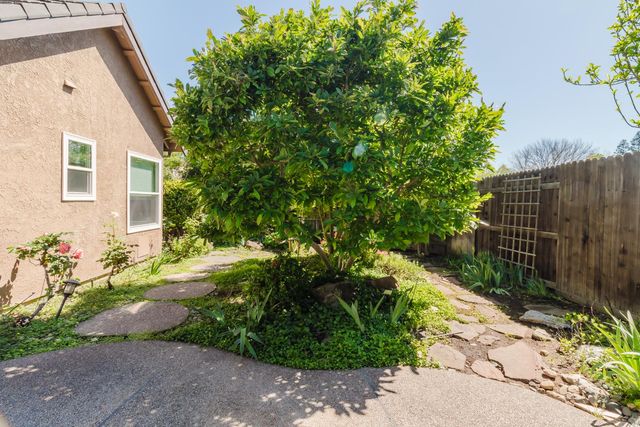 4919 Runway Dr, Fair Oaks, CA 95628