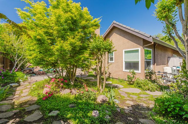 4919 Runway Dr, Fair Oaks, CA 95628