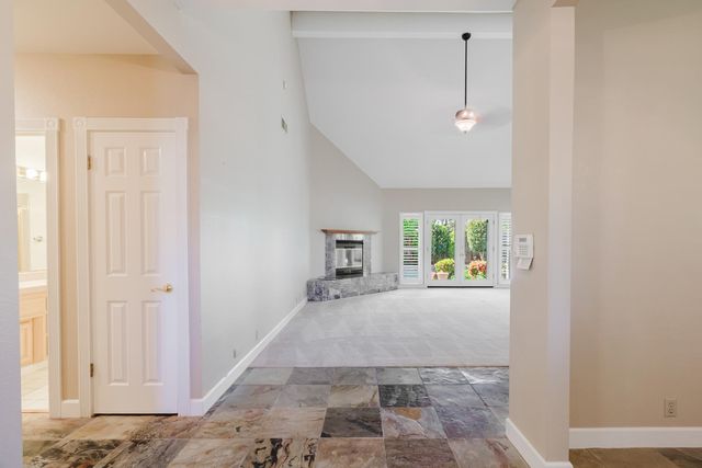 4919 Runway Dr, Fair Oaks, CA 95628