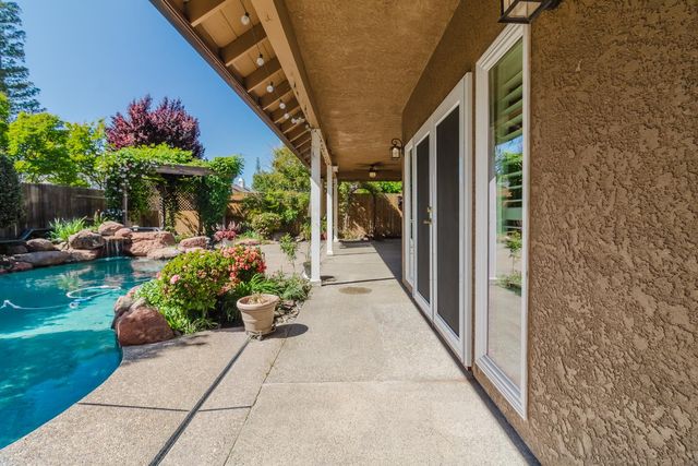 4919 Runway Dr, Fair Oaks, CA 95628