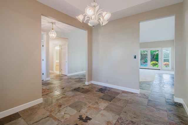 4919 Runway Dr, Fair Oaks, CA 95628