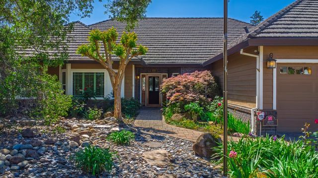 4919 Runway Dr, Fair Oaks, CA 95628
