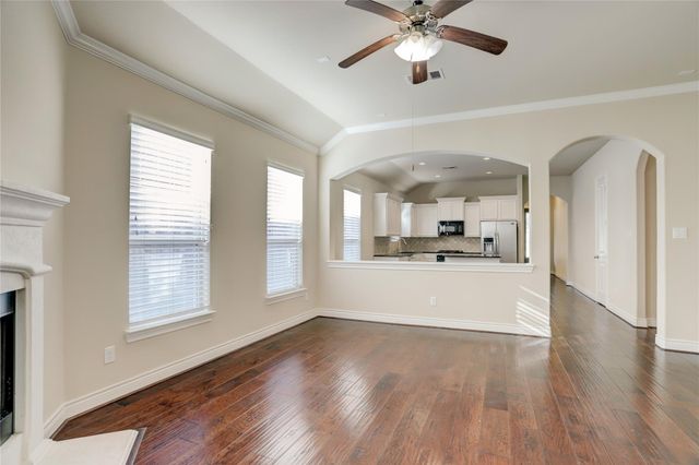 606 Sabinal Street, Webster, TX 77598