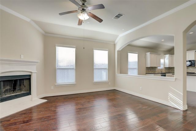 606 Sabinal Street, Webster, TX 77598