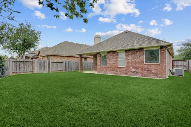 606 Sabinal Street, Webster, TX 77598