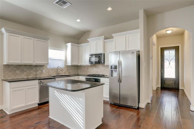 606 Sabinal Street, Webster, TX 77598