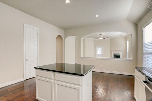 606 Sabinal Street, Webster, TX 77598