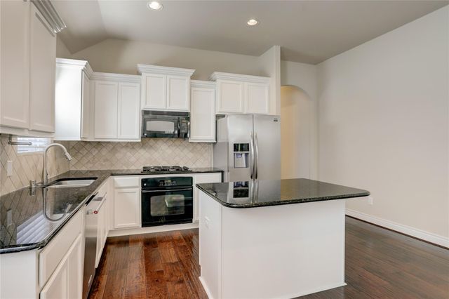 606 Sabinal Street, Webster, TX 77598
