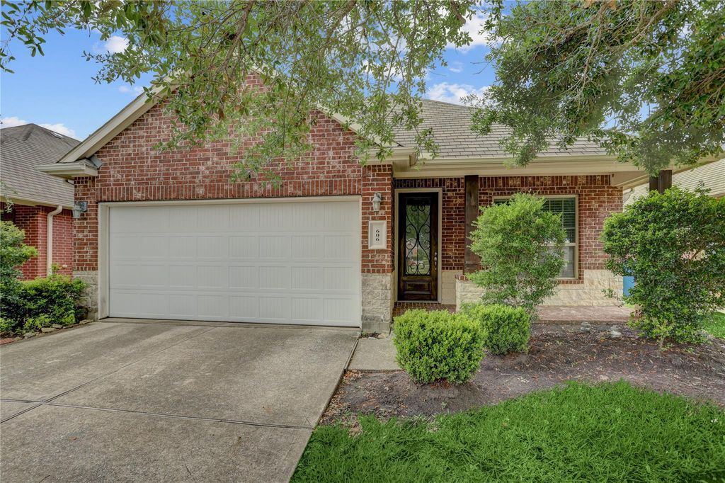 606 Sabinal Street, Webster, TX 77598