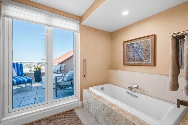 3890 Nobel Drive 2102, San Diego, CA 92122