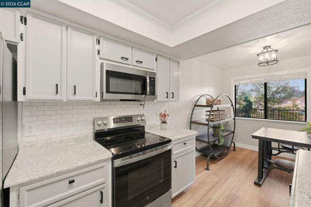 1359 Hull Ln, Martinez, CA 94553