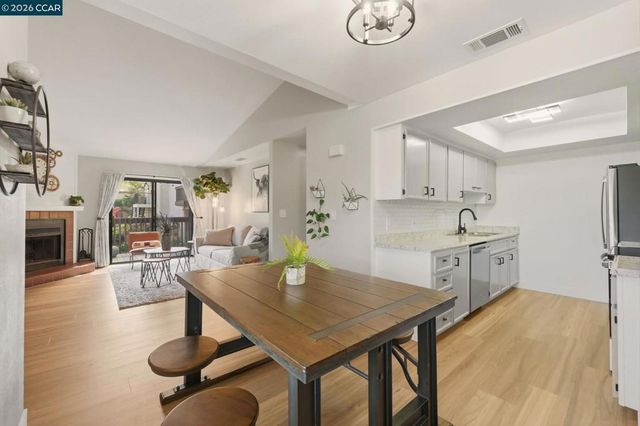 1359 Hull Ln, Martinez, CA 94553