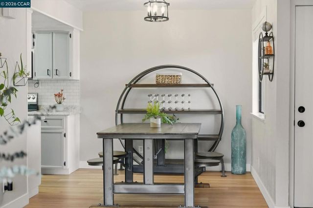 1359 Hull Ln, Martinez, CA 94553