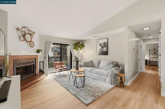 1359 Hull Ln, Martinez, CA 94553