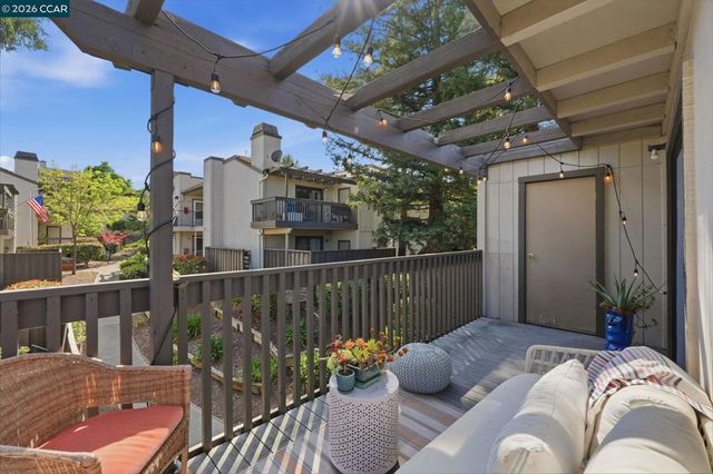 1359 Hull Ln, Martinez, CA 94553