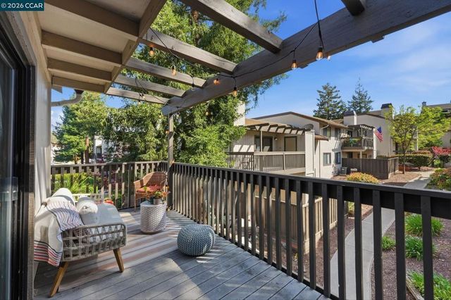 1359 Hull Ln, Martinez, CA 94553