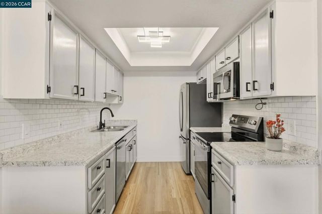 1359 Hull Ln, Martinez, CA 94553