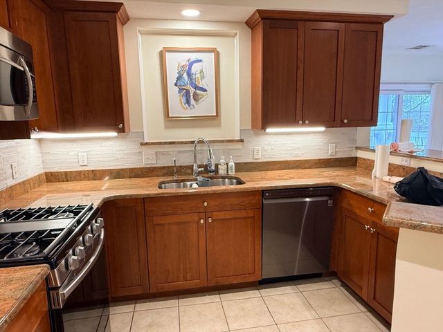 2000 Davenport Ave 2107, Canton, MA 02021