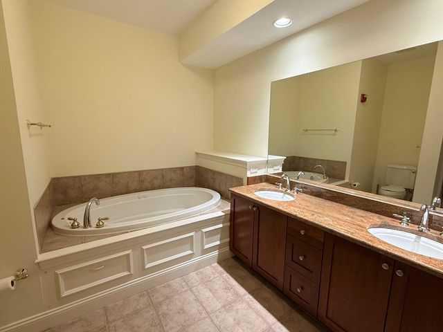 2000 Davenport Ave 2107, Canton, MA 02021