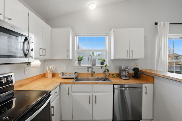 11201 Basswood Court, Carmel, IN 46032