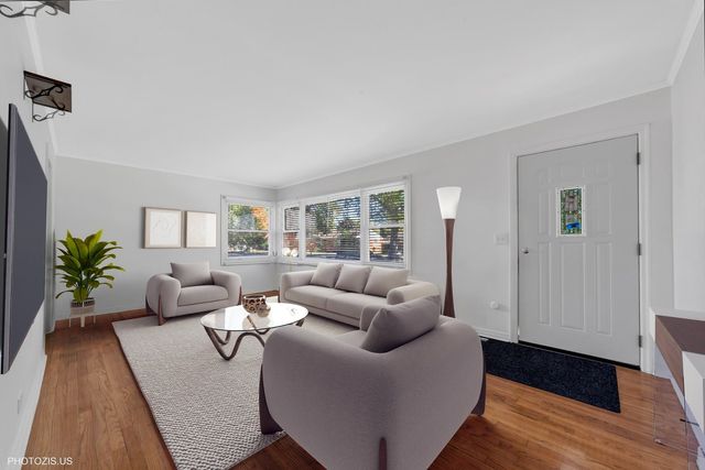 1210 Mohawk Drive, Elgin, IL 60120