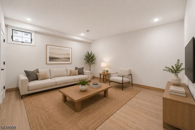 98 Western Ave, Jersey City, NJ 07307