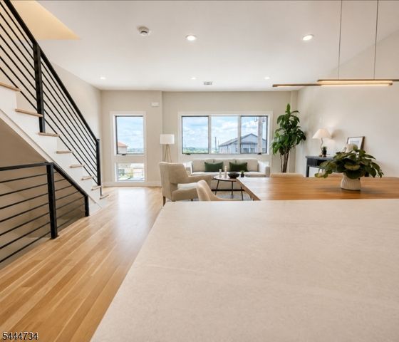98 Western Ave, Jersey City, NJ 07307