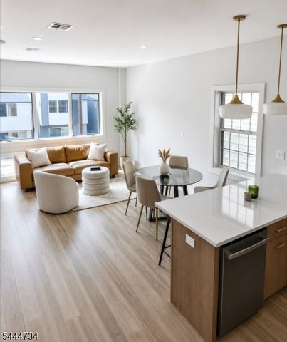 98 Western Ave, Jersey City, NJ 07307