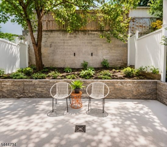 98 Western Ave, Jersey City, NJ 07307