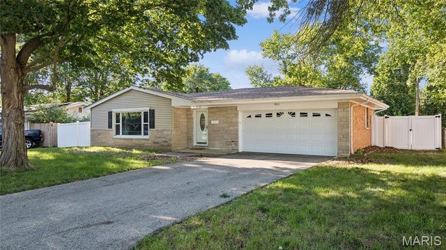 29 Cranbrook Drive, Belleville, IL 62226