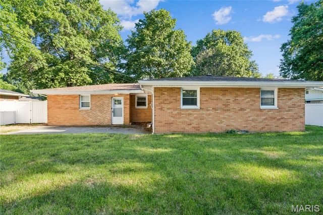 29 Cranbrook Drive, Belleville, IL 62226